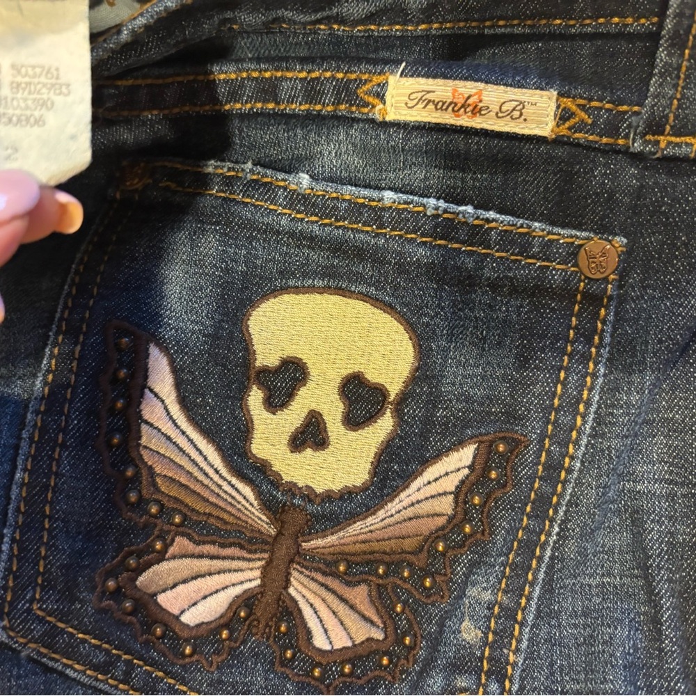 Frankie B.🐝Women's dark wash  Denim Jeans/Skully and Butterfly Embroidery-Size 2